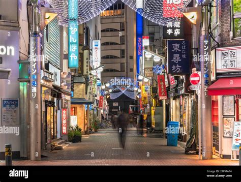 池袋 居酒屋 東口 - 夜の街角で語られる都市の物語